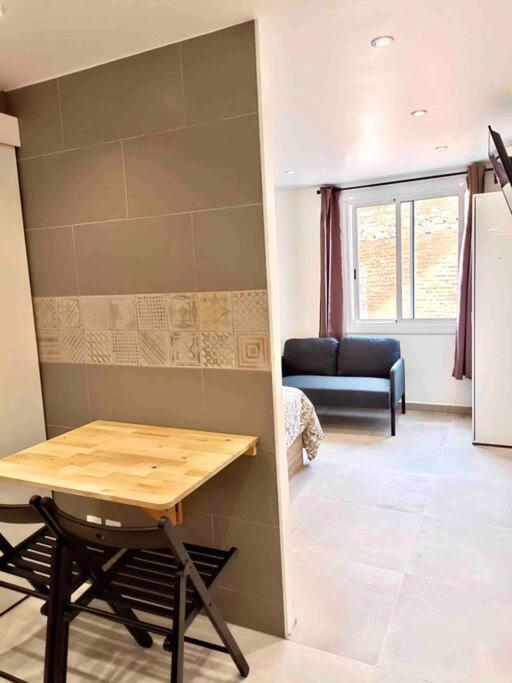 Estudios Hl Frente Al Metro Barcelona-Aeropuerto L'Hospitalet de Llobregat Extérieur photo
