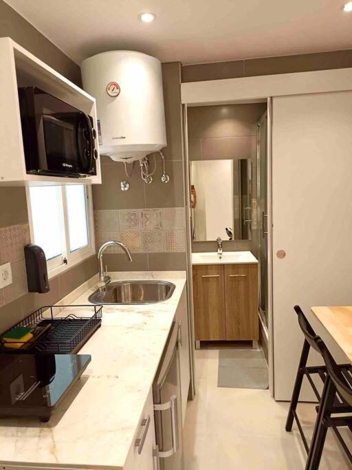 Estudios Hl Frente Al Metro Barcelona-Aeropuerto L'Hospitalet de Llobregat Extérieur photo
