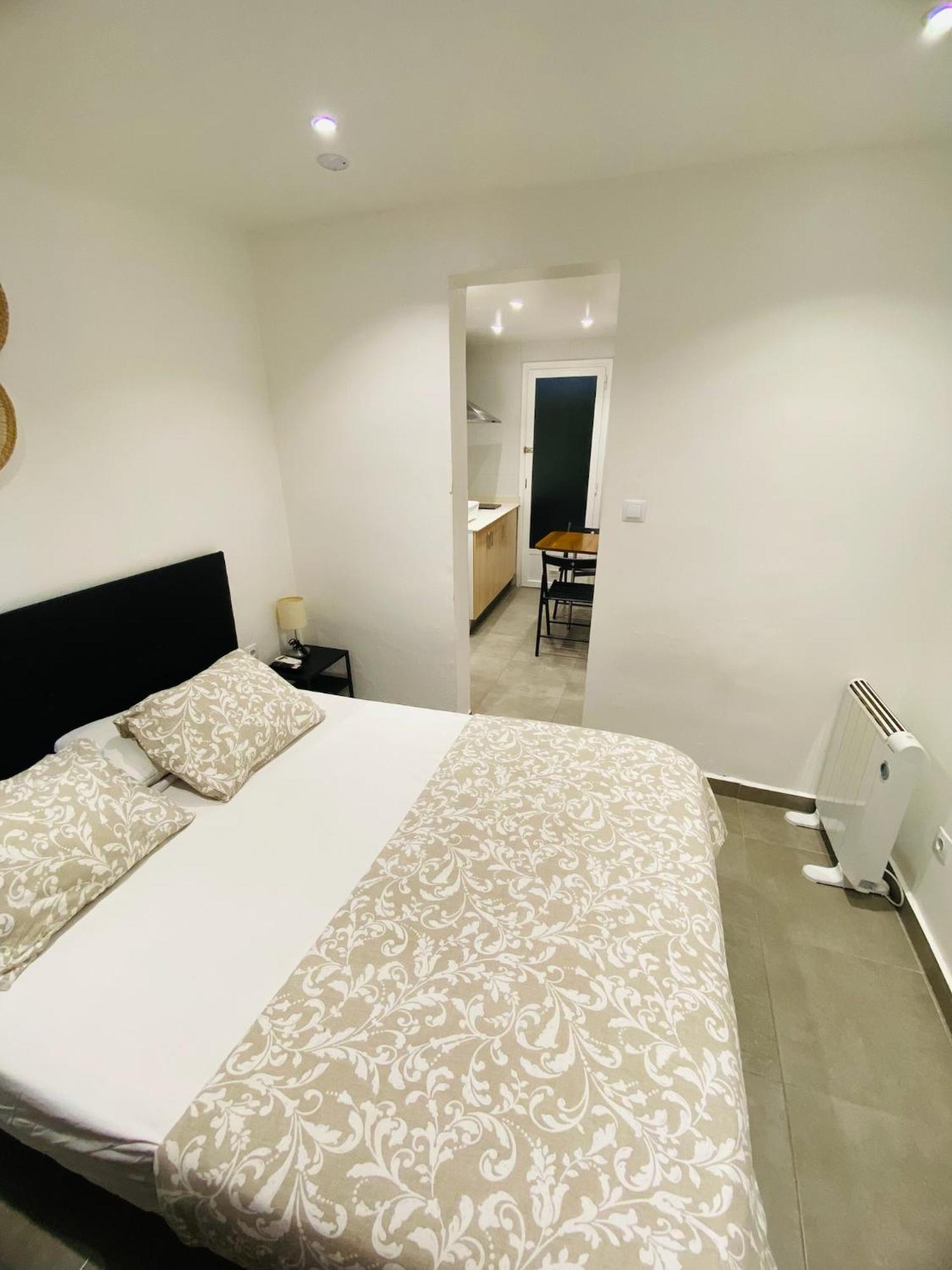 Estudios Hl Frente Al Metro Barcelona-Aeropuerto L'Hospitalet de Llobregat Extérieur photo